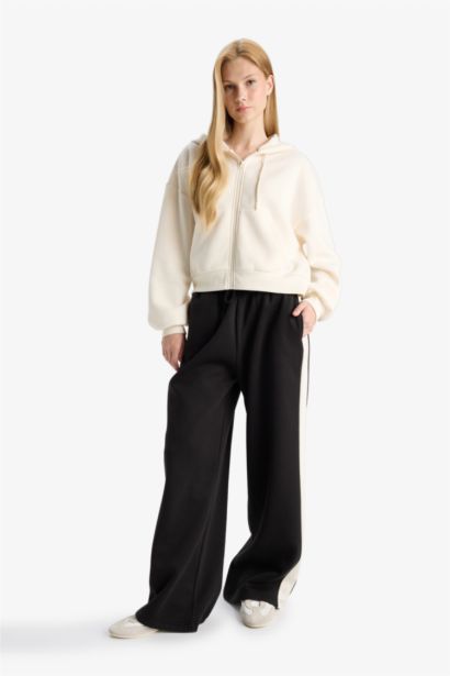 Cropped Fit Zippered Thick Fabric Hoodie