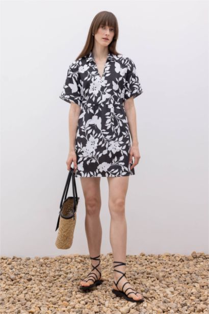 فستان قصير بنقشة الزهور بوبلين برقبة قميص
