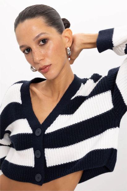 Regular Fit V Yaka Çizgili Düğmeli Triko Hırka