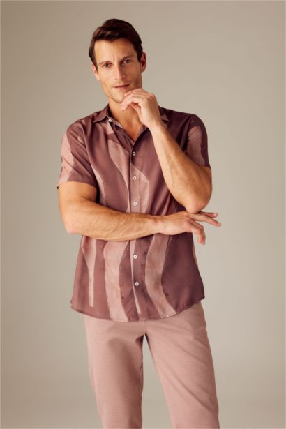 Рубашка приталенного кроя с принтом