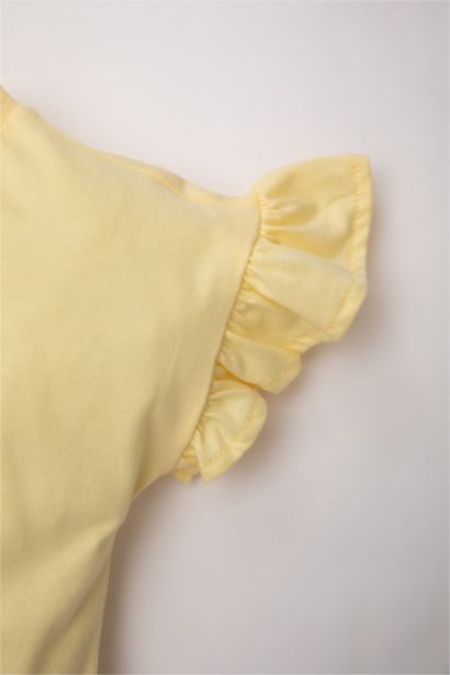 تيشيرت بناتي نص كم بطبعة شعار قصة عادية