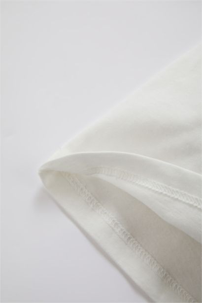 تيشيرت بناتي بطباعة الشعار وقصة عادية