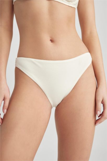 اندر بكيني قصة عادية بيج فاتح من Fall In Love