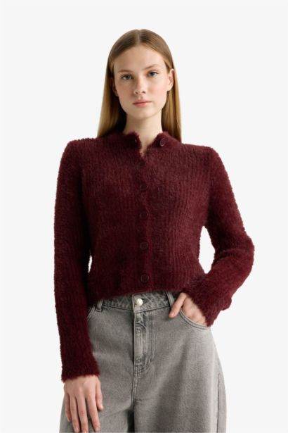 جاكيت تريكو سليم فيت بياخة مستديرة