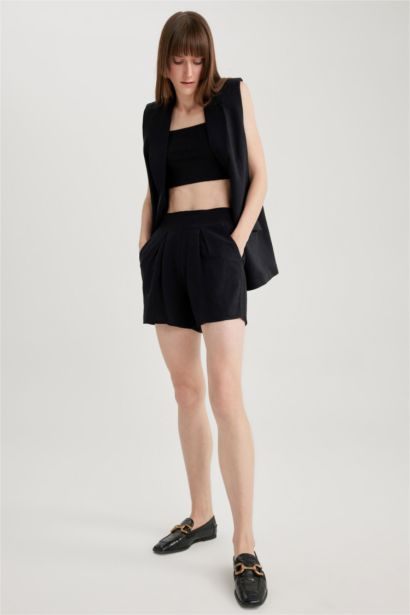 شورت كتان وايد ليج بخصر مطاطي بجيب