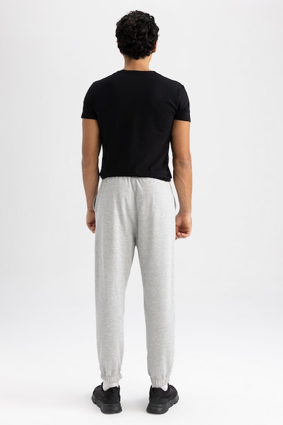 Standard Fit Jogger