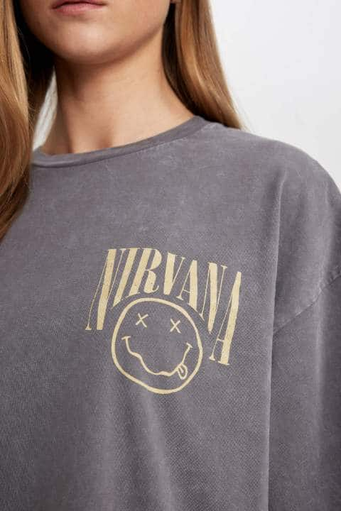 Nirvana Oversize Fit Bisiklet Yaka Sırt Baskılı Kısa Kollu Yıkamalı Soluk Efektli Tişört