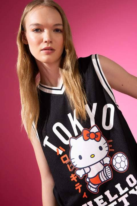 Coool Hello Kitty Oversize Fit V Yaka Baskılı Kısa Kollu Tişört