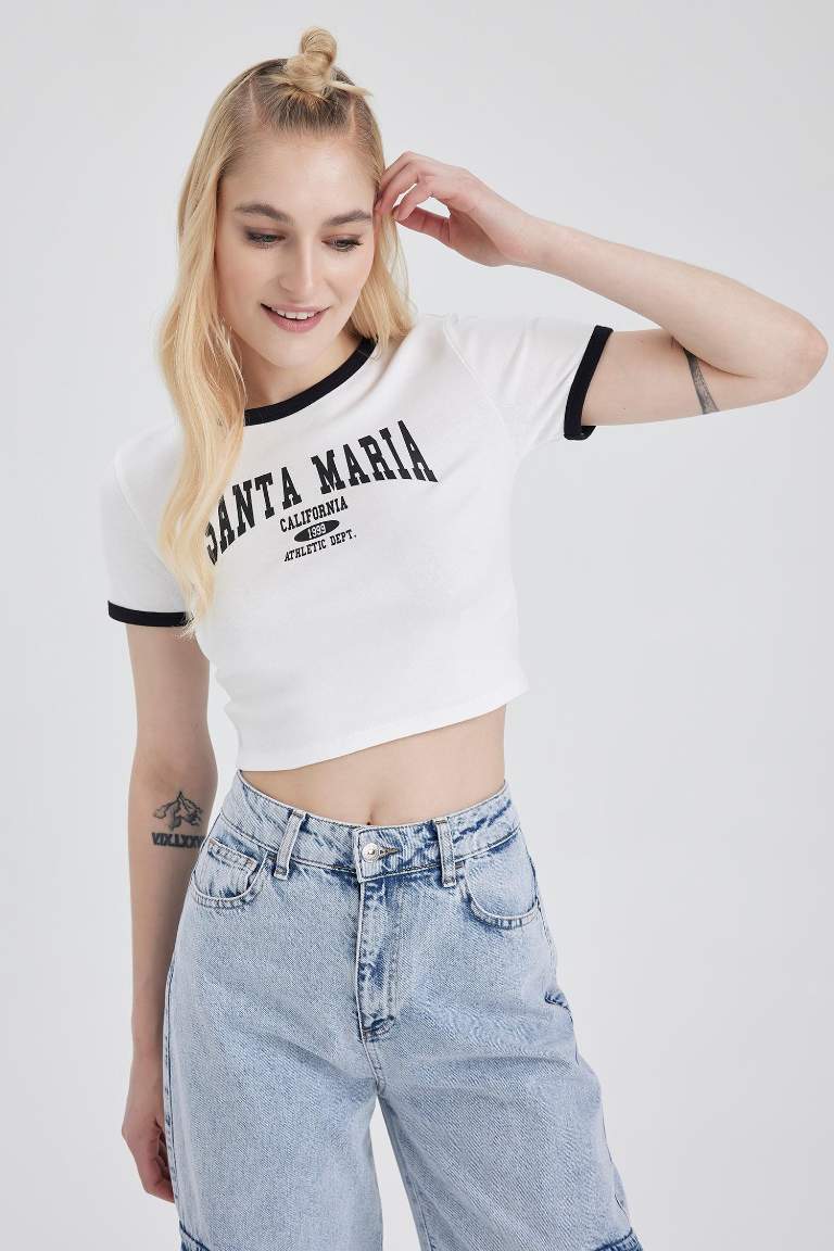 Fitted Bisiklet Yaka Baskılı Kısa Kollu Crop Tişört