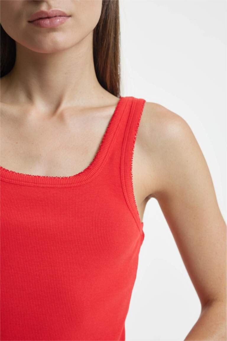 فستان قصير مضلع بحمالات بوديكون بياخة مستديرة