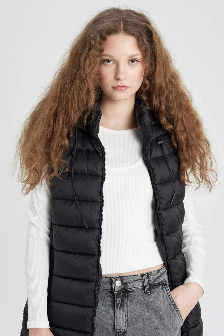 Gilet Doudoune à Capuche Imperméable à Coupe Régulière