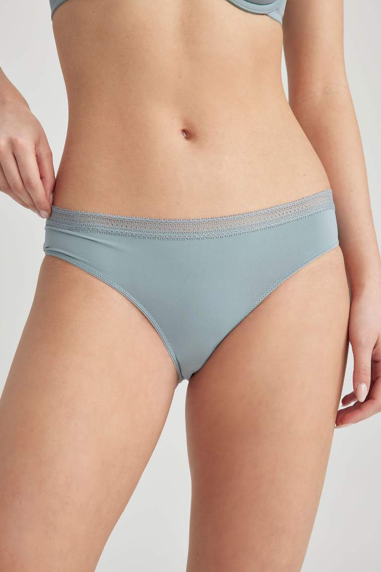Fall in Love Dantel Detaylı Micro Brazilian Külot