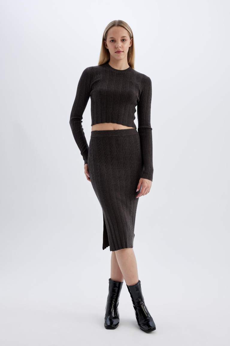 Coool Slim Fit Dar Kesim Basic Düz Yırtmaçlı Triko Midi Etek