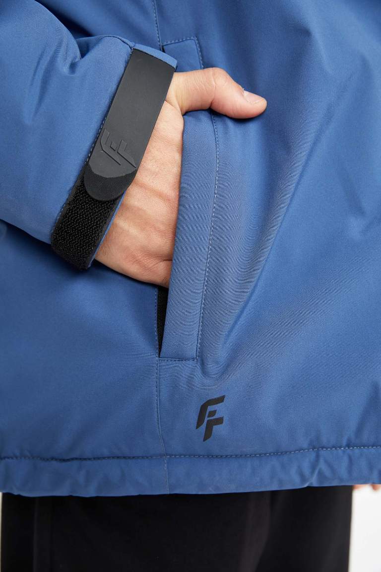 DeFactoFit Su İtici Slim Fit Dar Kesim Kapüşonlu Polar Astarlı Fermuarlı Su Geçirmez Mont