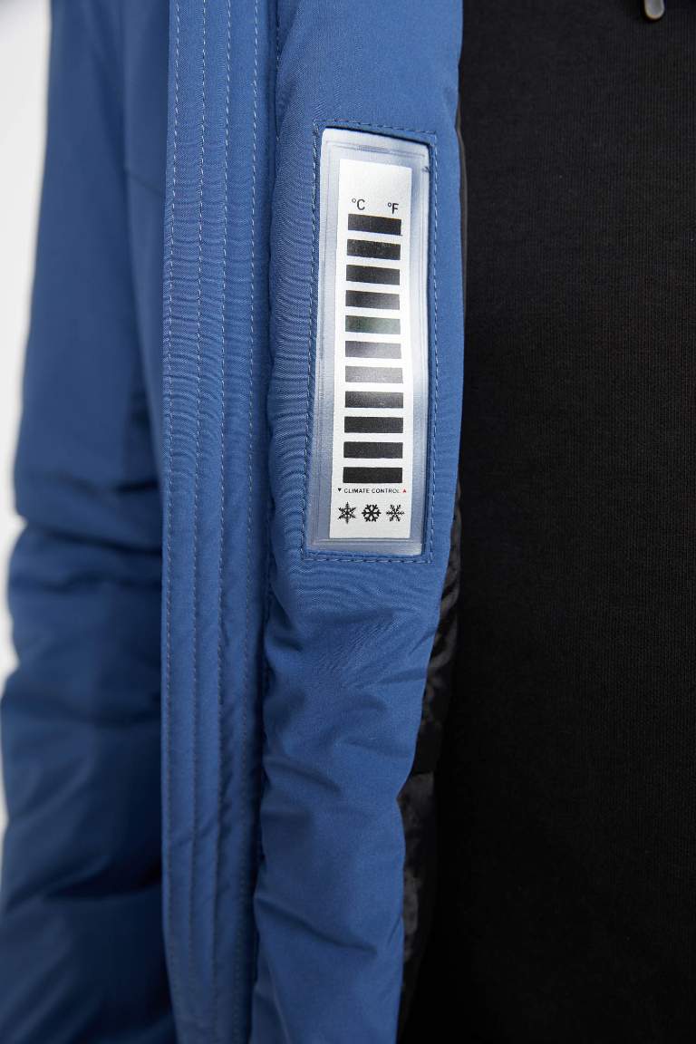 DeFactoFit Su İtici Slim Fit Dar Kesim Kapüşonlu Polar Astarlı Fermuarlı Su Geçirmez Mont