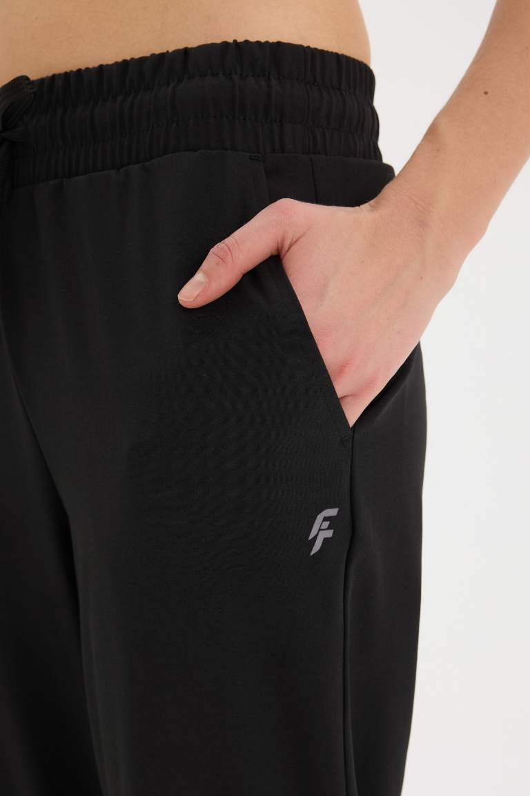 Standard Fit Double Pocket Woven Trousers