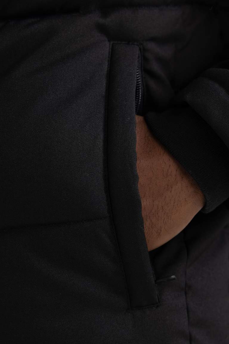 Slim Fit Kapüşonlu Şişme Mont