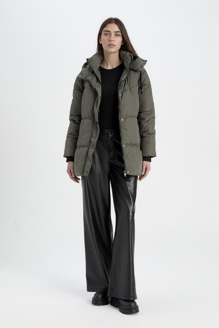 قمصلة نفخ اوفر سايز بغطاء للرأس مقاوم للماء بسحاب