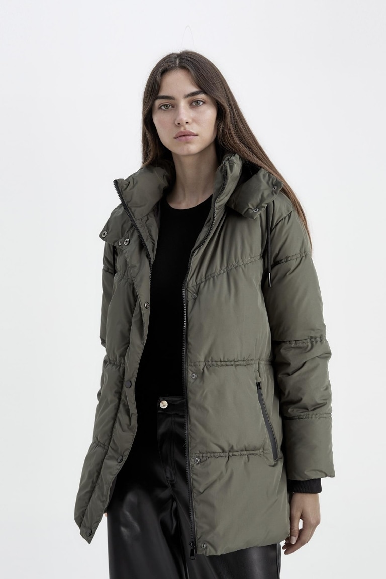 قمصلة نفخ اوفر سايز بغطاء للرأس مقاوم للماء بسحاب