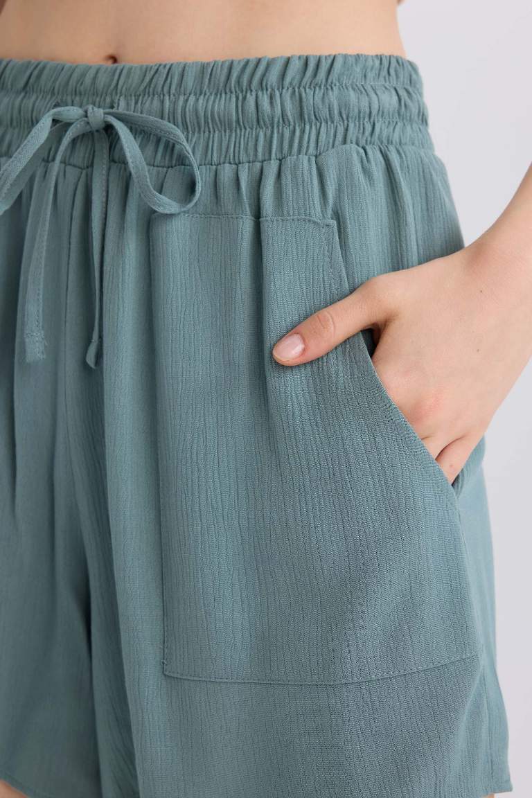 Short en viscose froissée taille normale à coupe régulière