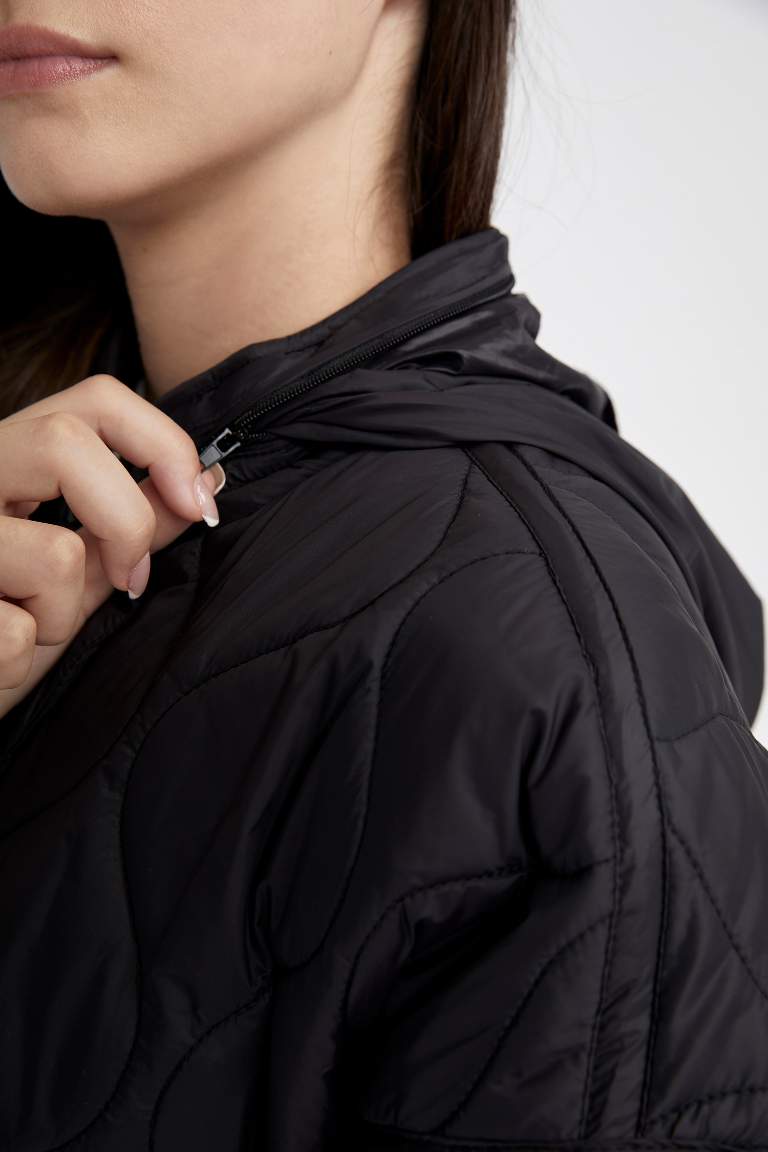 Куртка водоотталкивающая свободного кроя с капюшоном