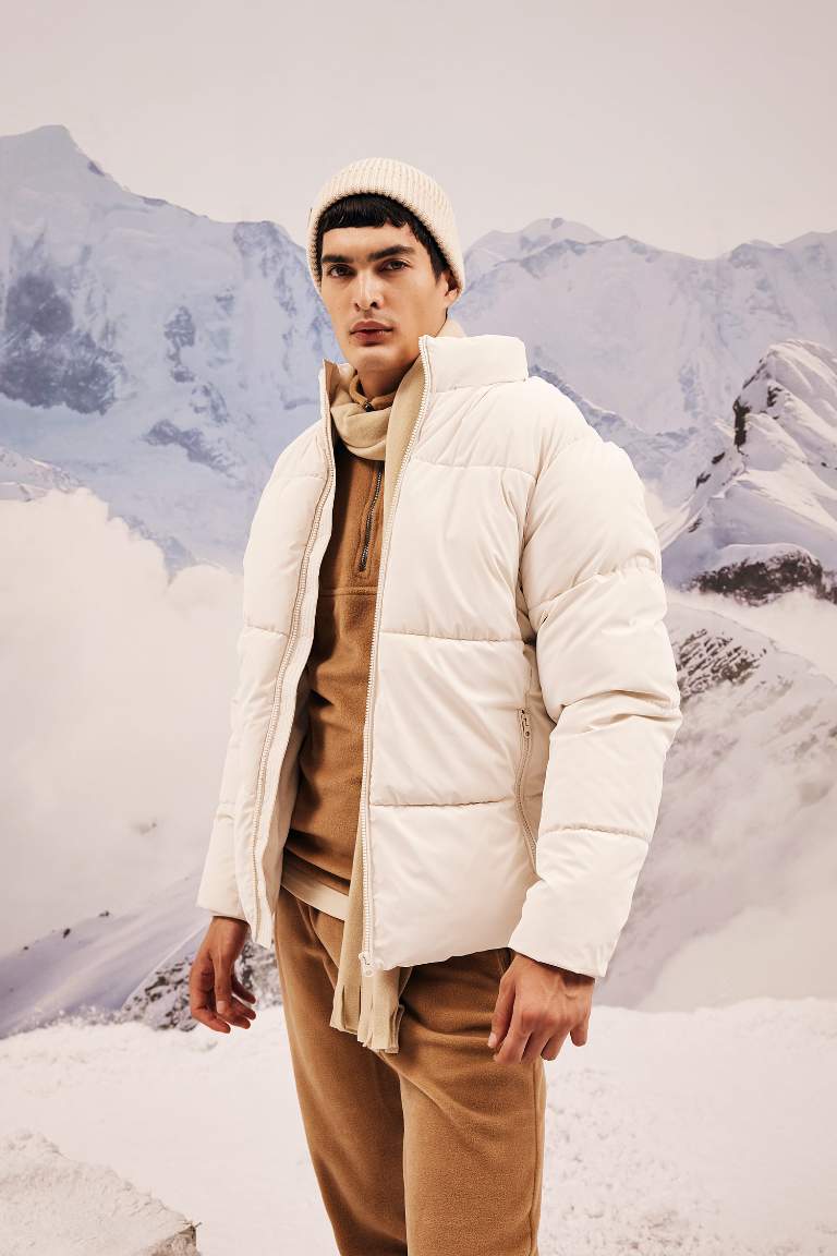Regular Fit Dik Yaka Astarlı Fermuarlı Cepli Şişme Mont