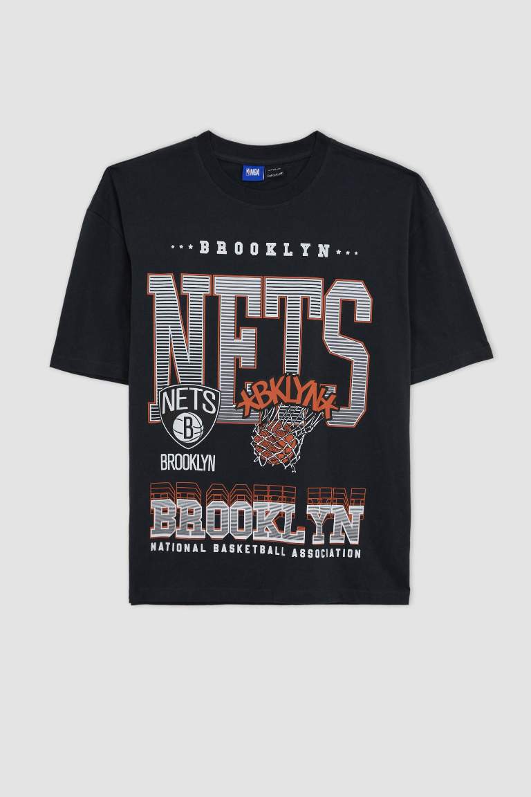 DeFactoFit NBA Brooklyn Nets Oversize Fit Bisiklet Yaka Baskılı %100 Kısa Kollu Pamuk Tişört