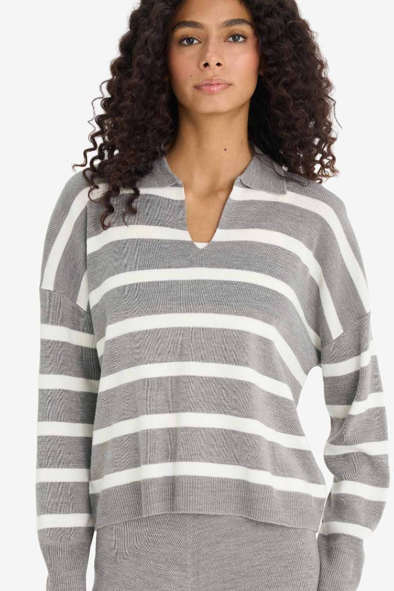 Трикотажный свитер с поло-воротником, расслабленного кроя