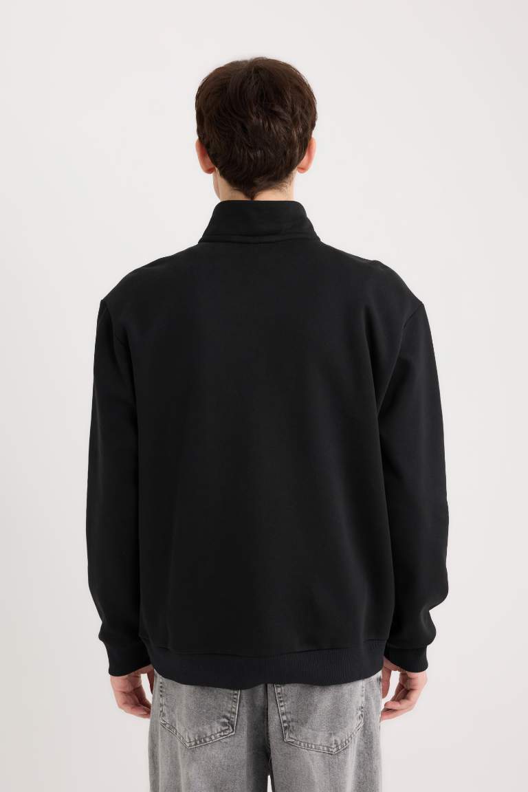 Regular Fit Dik Yaka Fermuarlı Baskılı Sweatshirt