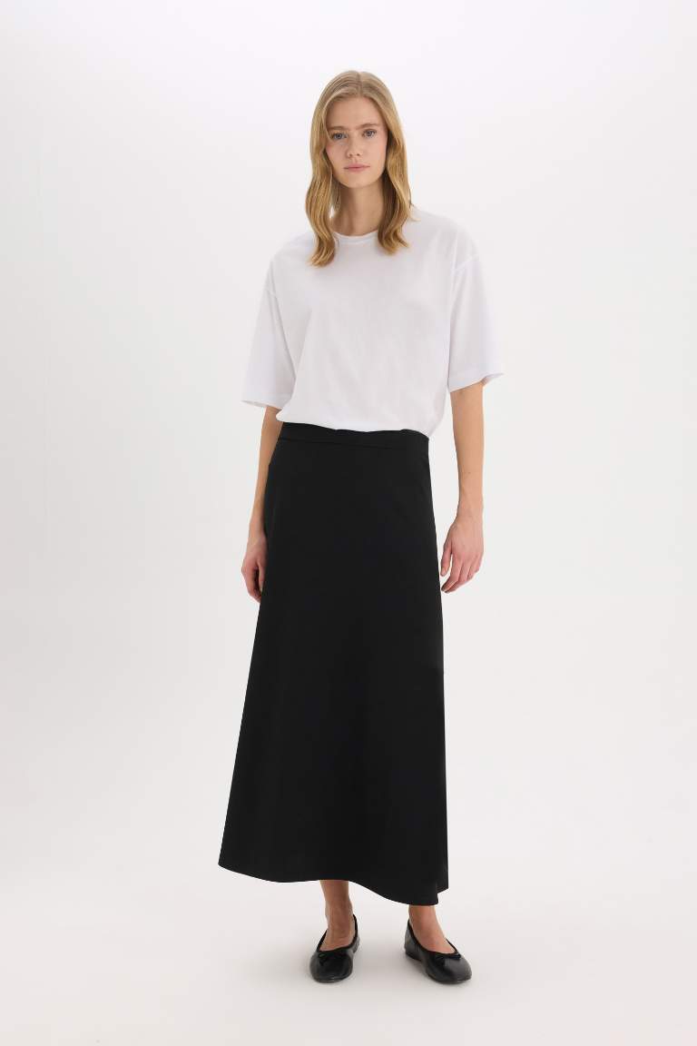 A Cut Crepe Knitted Skirt