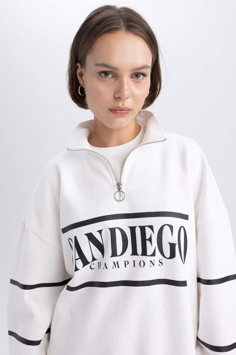 White Woman Oversize Fit Printed Long Sleeve Sweatshirt 2802723 Defacto