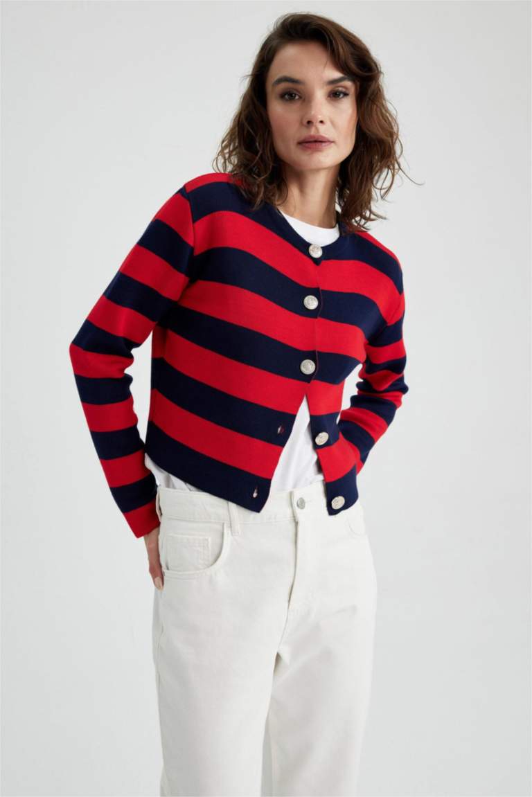 Cardigan au design classique main image 1