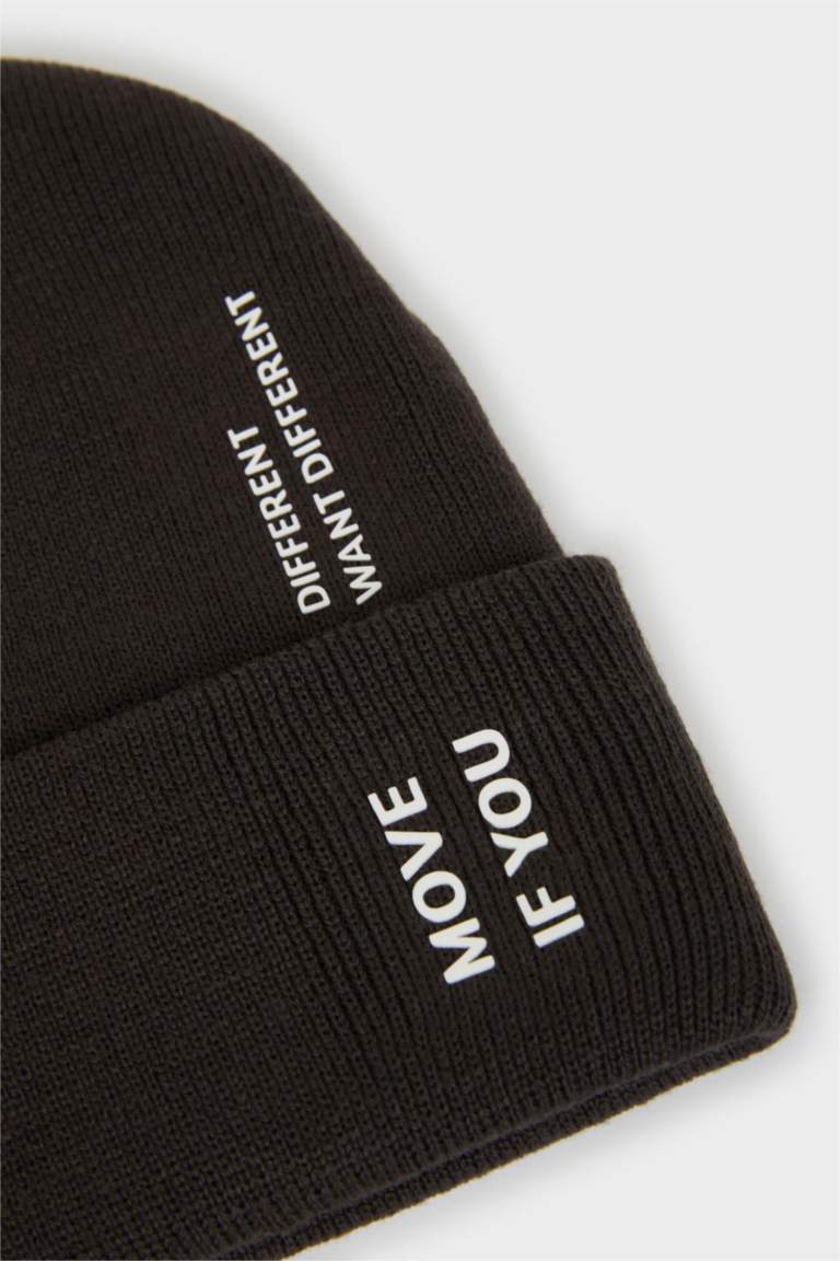 Мужская трикотажная шапка с принтом