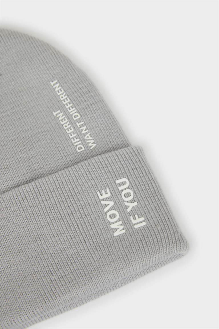 Мужская трикотажная шапка с принтом