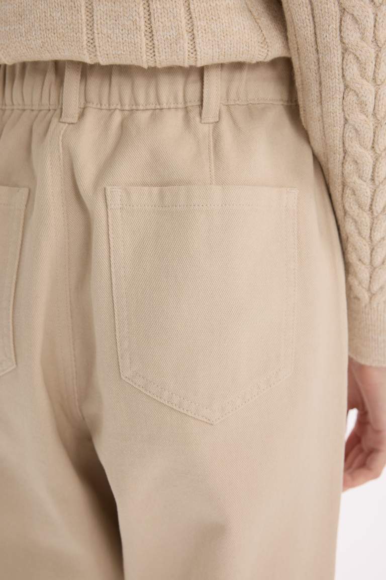 Pantalon en gabardine à taille haute avec poches et jambes droites