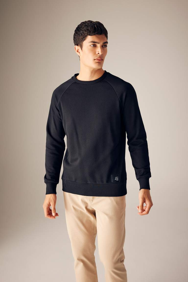 Siyah Regular Fit Bisiklet Yaka Dokuma Etiketli Basic Düz Sweatshirt