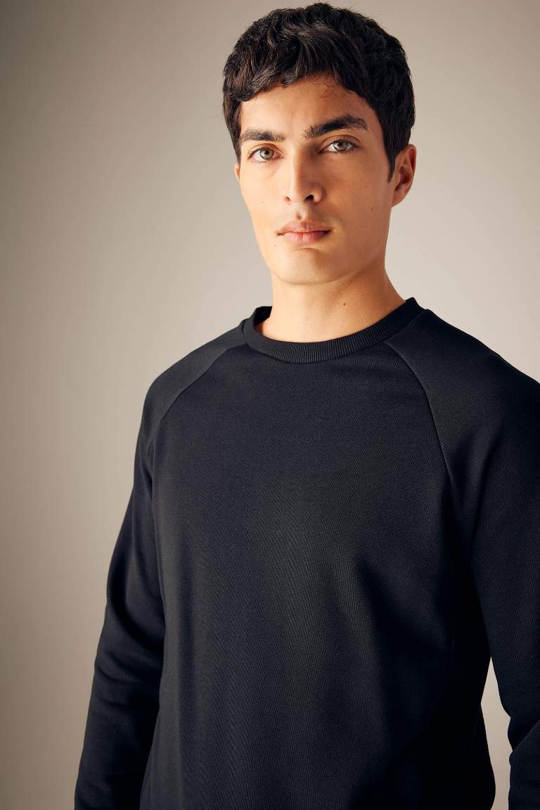 Siyah Regular Fit Bisiklet Yaka Dokuma Etiketli Basic Düz Sweatshirt