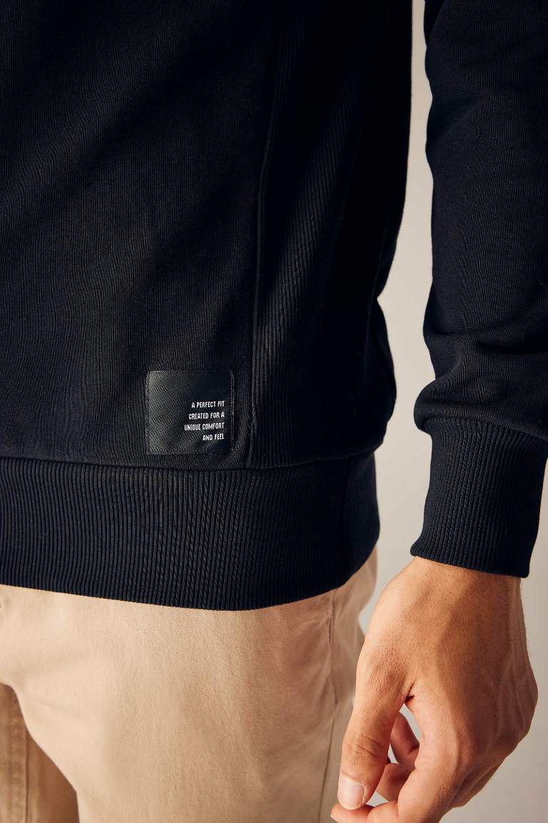Siyah Regular Fit Bisiklet Yaka Dokuma Etiketli Basic Düz Sweatshirt