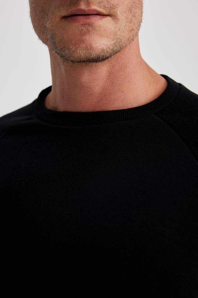 Siyah Regular Fit Bisiklet Yaka Dokuma Etiketli Basic Düz Sweatshirt