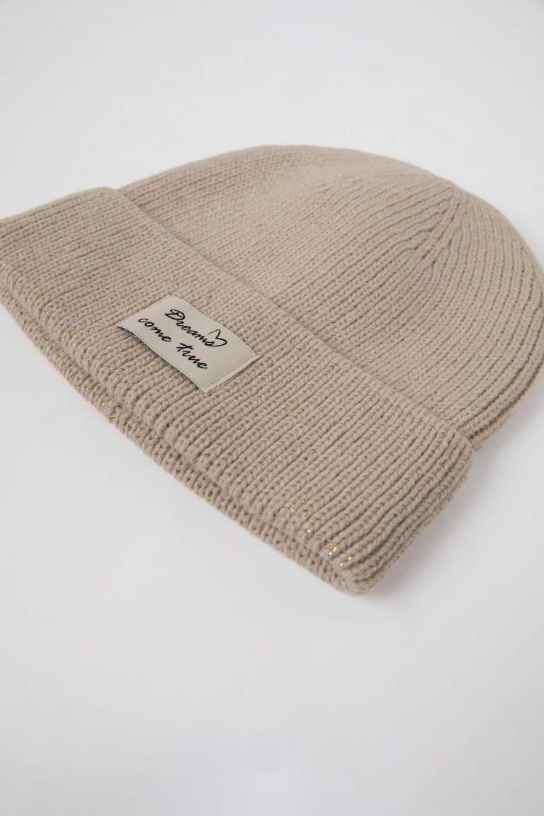 Woman Woven Labeled Beanie