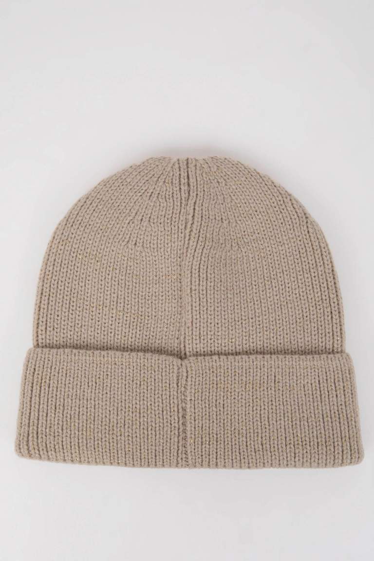 Woman Woven Labeled Beanie