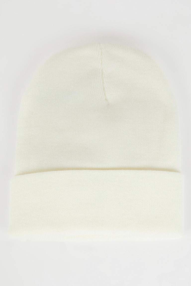 Woman Woven Labeled Wool Acrylic Knit Beanie