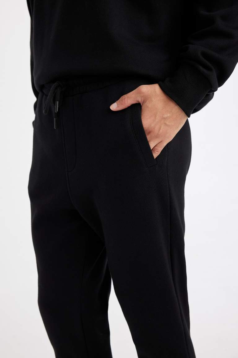 Standard Fit Flexible Leg Thick Basic Sweatpants