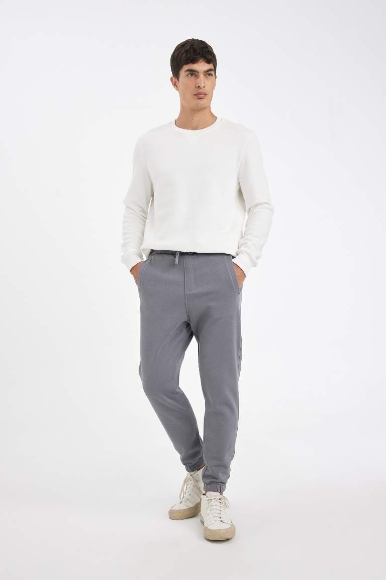 Standard Fit Stretchy Leg Thick Sweatpants