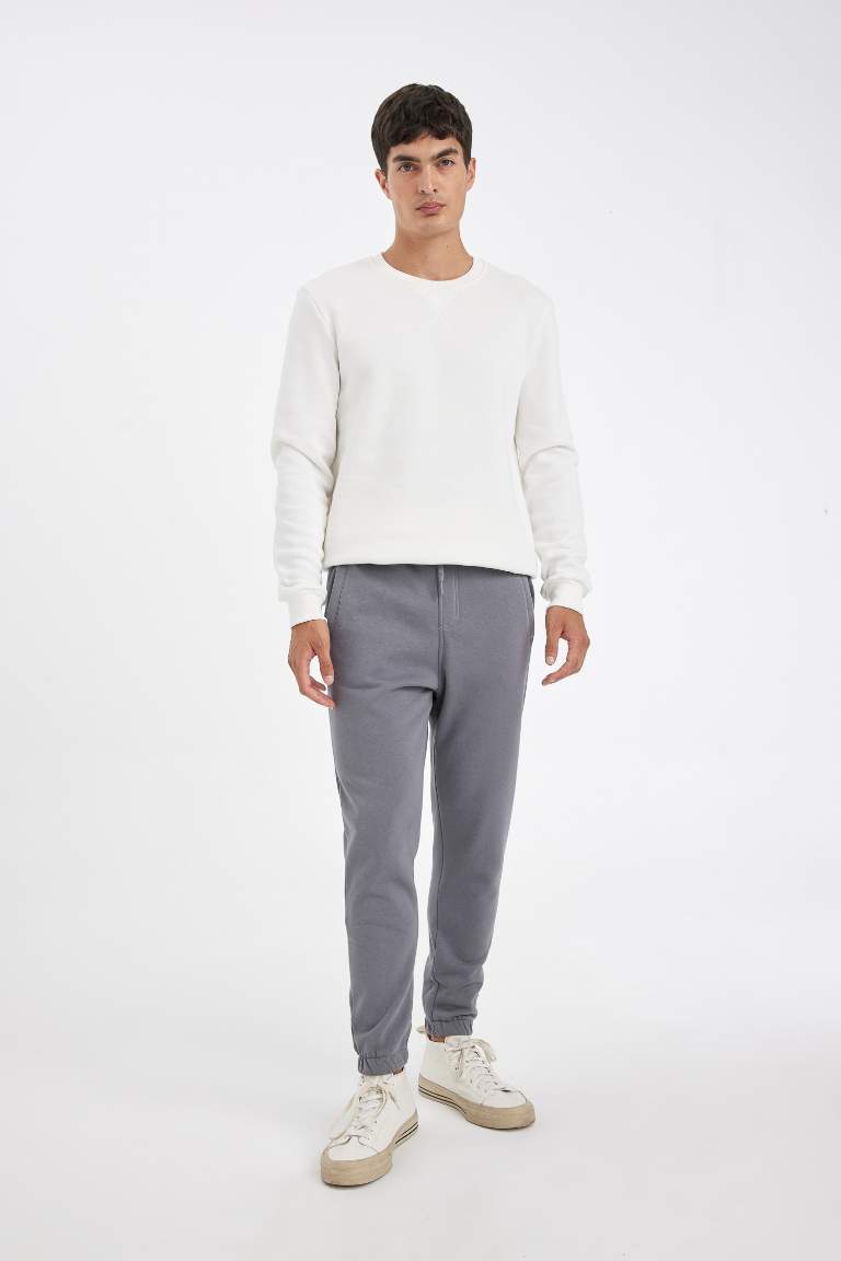 Standard Fit Stretchy Leg Thick Sweatpants