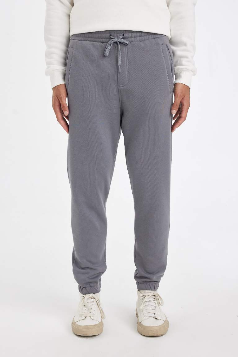 Standard Fit Stretchy Leg Thick Sweatpants