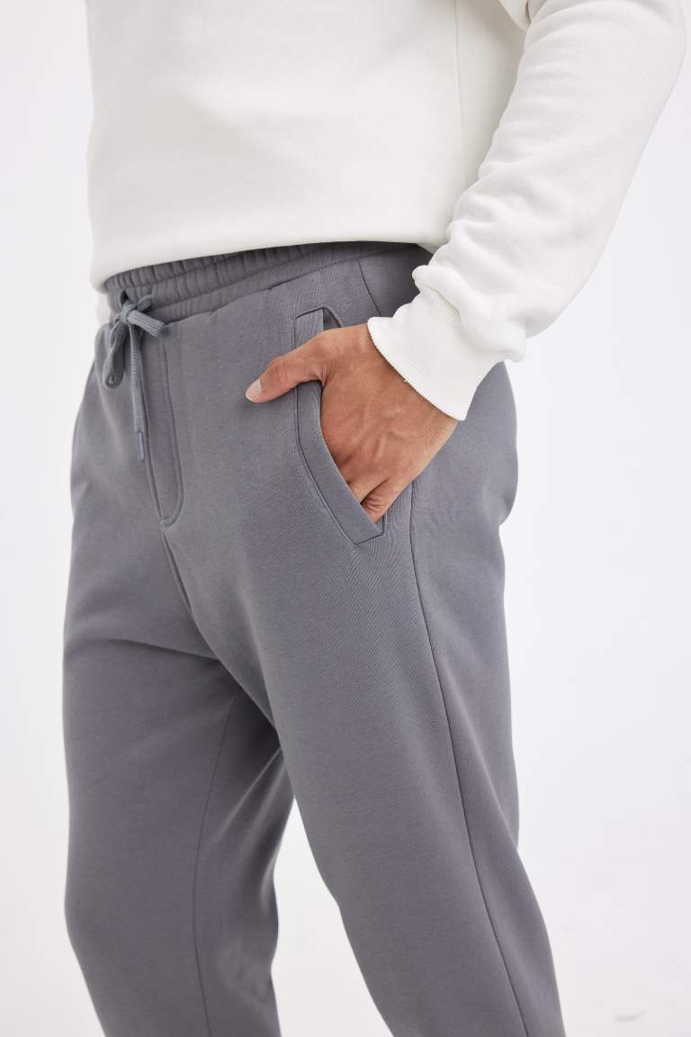 Standard Fit Stretchy Leg Thick Sweatpants