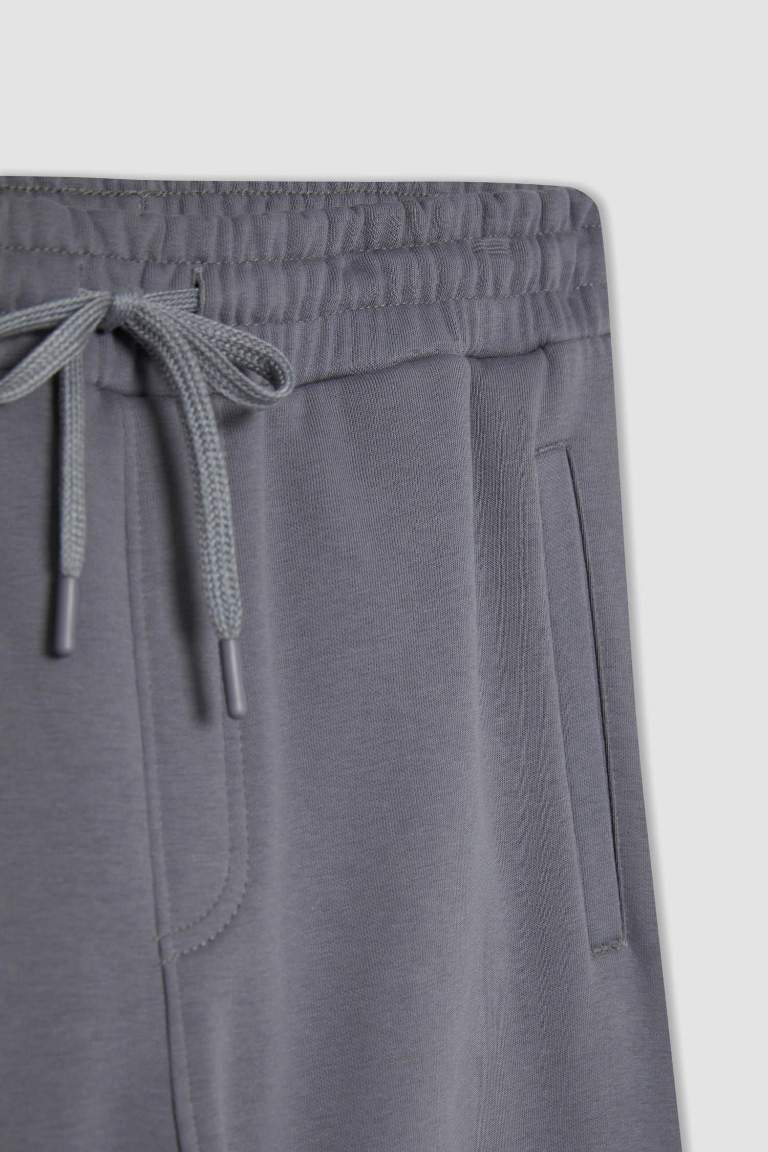 Standard Fit Stretchy Leg Thick Sweatpants