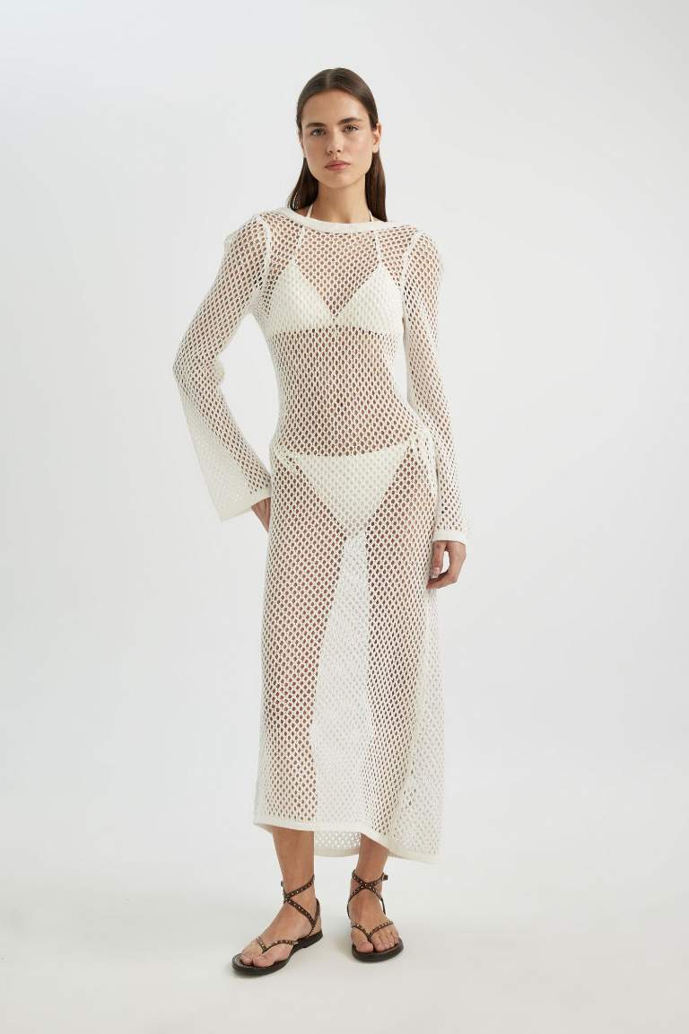 Robe de Plage Longue Blanche à Col Filet de Fall in Love