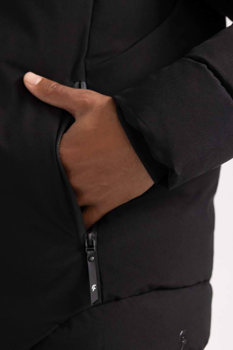 DeFactoFit Su İtici Slim Fit Kapüşonlu Isıtıcılı Mont